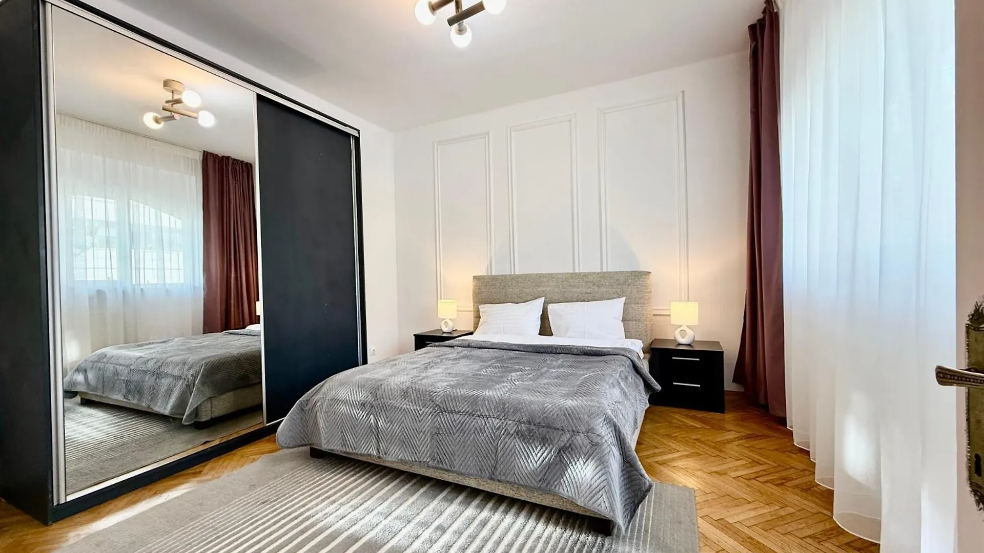 The Romantic Residence Bukarest Apartment